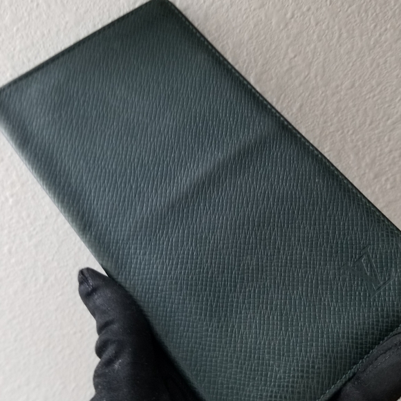 LOUIS VUITTON Vintage Taiga bifold wallet lime green Solid color France - Picture 15 of 16